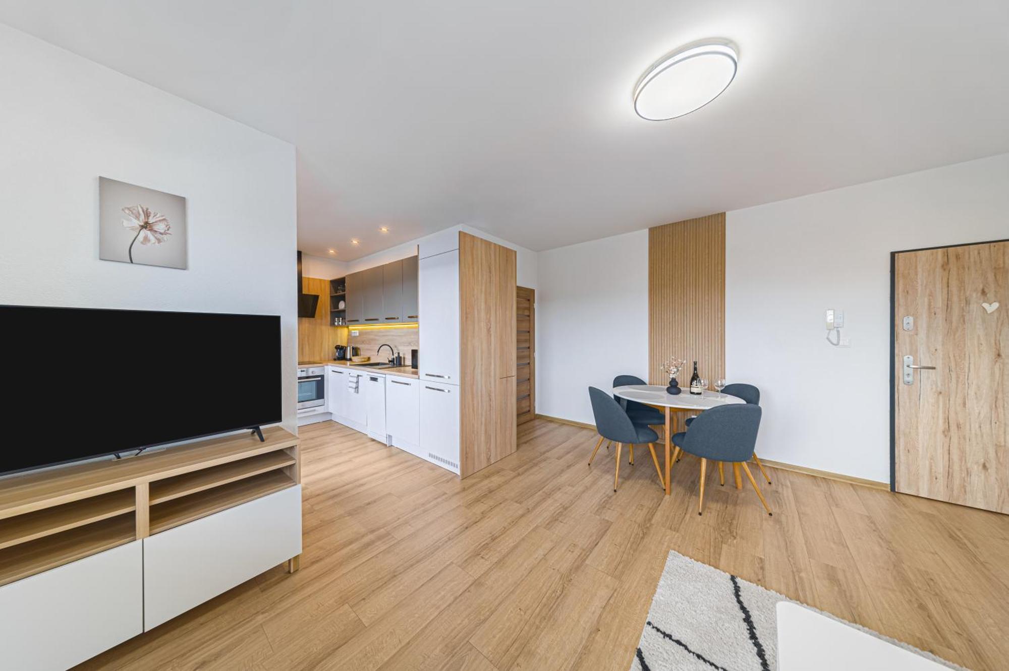 Spišská Nová Ves Tower Apartments Orchid & Amber מראה חיצוני תמונה